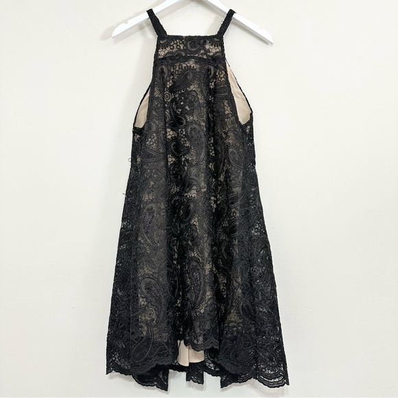 Amber Sakai Embroidered Lace Appliqué Oversized Flowy High Low Dress - Picture 1 of 15